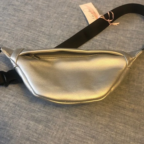 Silver Metallic Waist Pouch - Picture 2 of 3